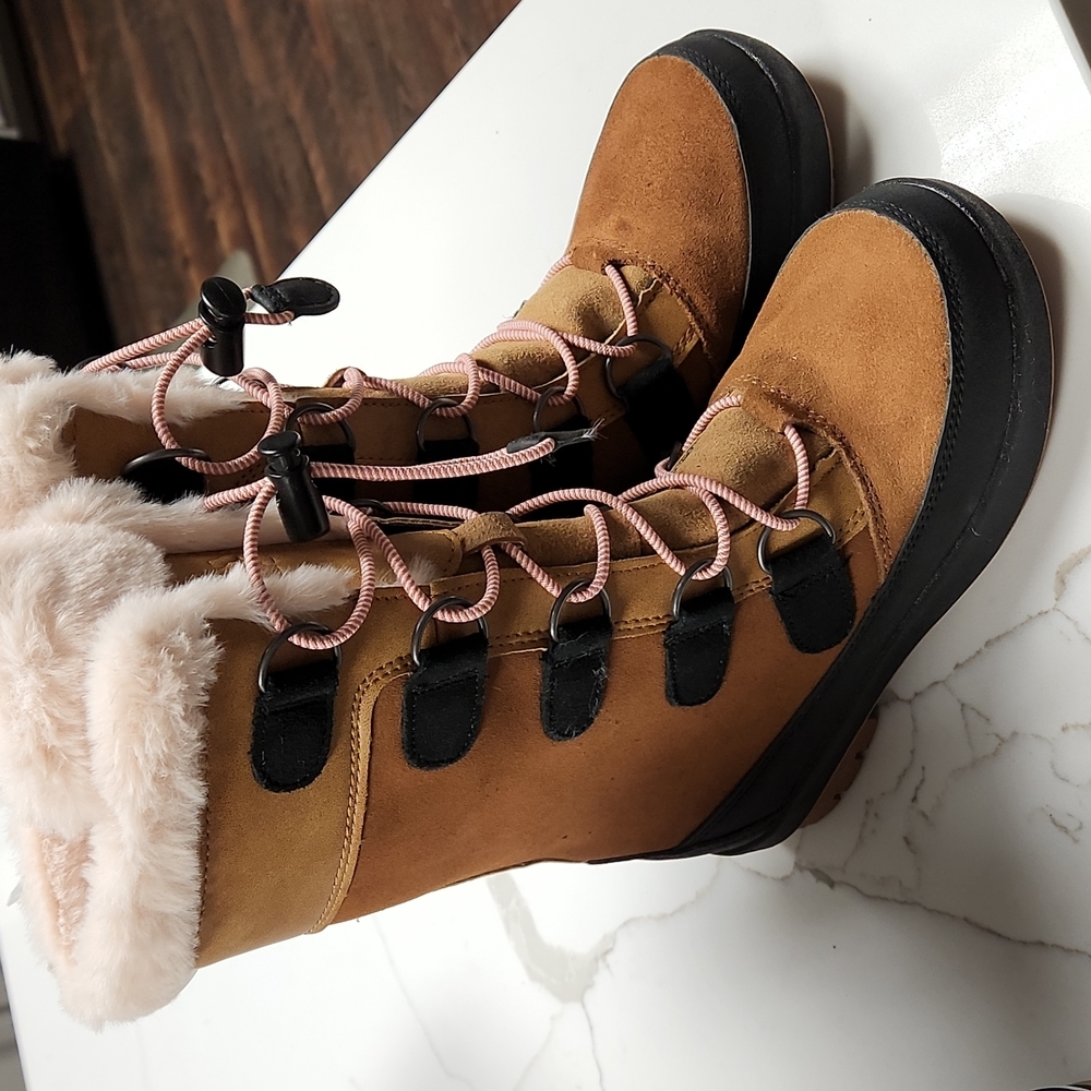 NWT Cat and Jack winter boots brown with white fur